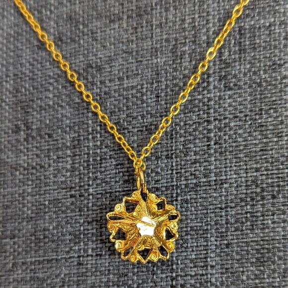 Vintage Gold Tone Filigree Dainty Delicate Faux Pearl Floral Pendant Necklace - Picture 3 of 3